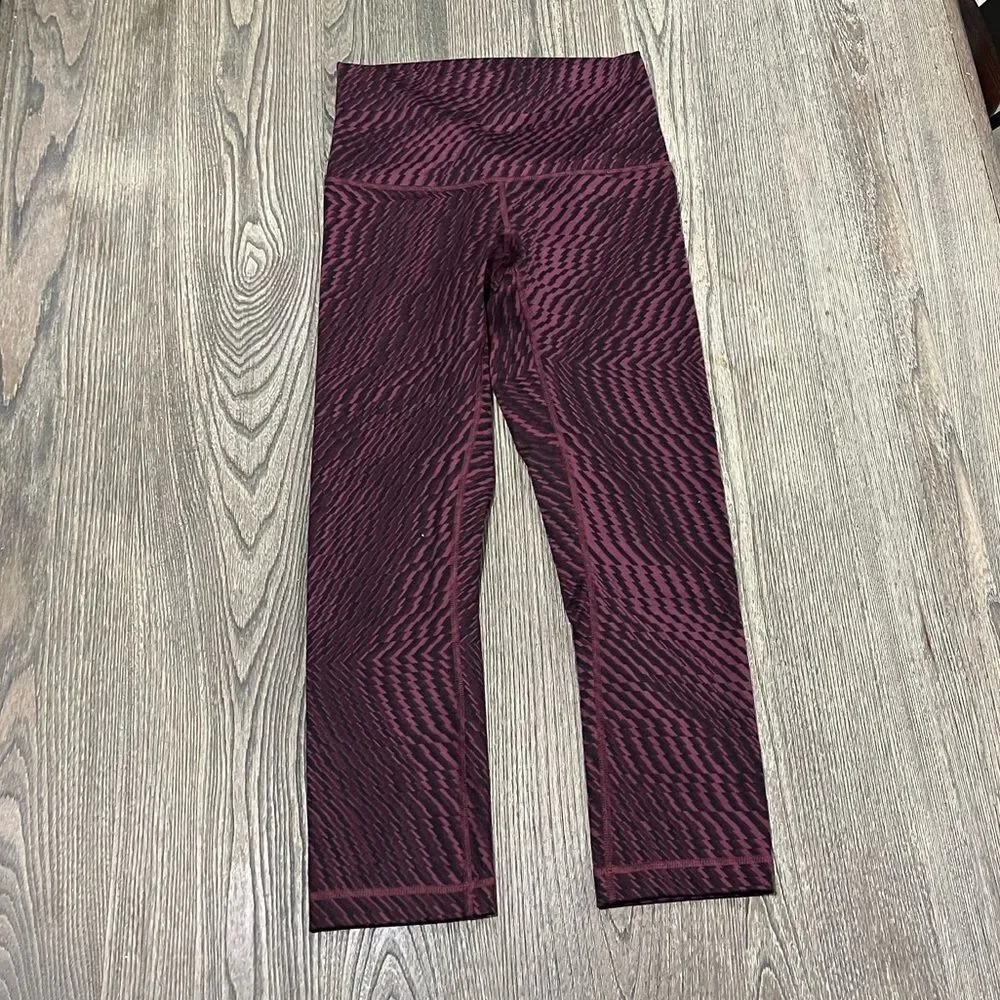 Lululemon Capris Leggings Hi-Rise Pull-On Workout Athletic Black Purple Size 6